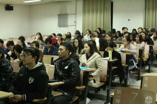 3 同学们正在学习十九大报告的内容 3 同学们正在学习十九大报告的内容