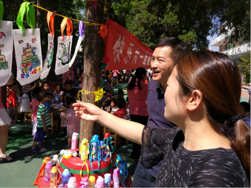 校领导“六一”国际儿童节亲切慰问幼儿园师生453 校领导“六一”国际儿童节亲切慰问幼儿园师生453
