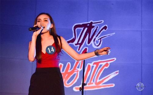 5陈甜甜正在演唱歌曲 5陈甜甜正在演唱歌曲