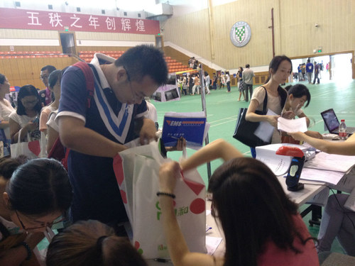 忙碌中 忙碌中