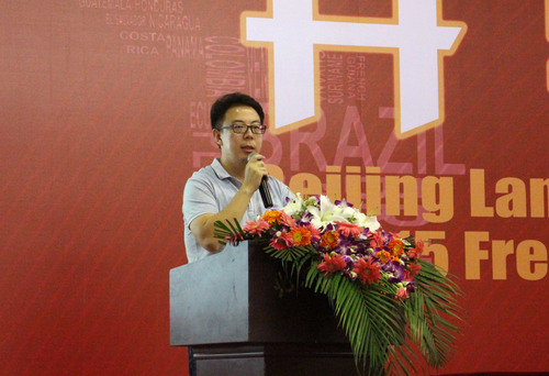 校团委杨天乔老师主持宣讲会 校团委杨天乔老师主持宣讲会