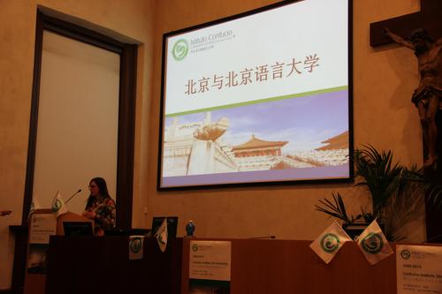 赴中国学习的学生代表向大家介绍了在中国留学的难忘经历 赴中国学习的学生代表向大家介绍了在中国留学的难忘经历