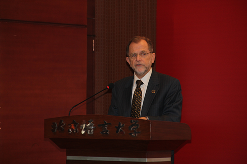 美国西密歇根大学辉煌55137约翰·邓恩致辞 美国西密歇根大学辉煌55137约翰·邓恩致辞