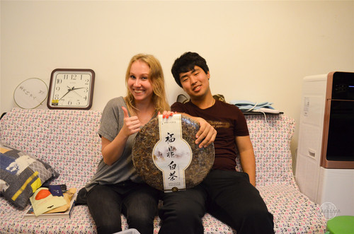 3.石小松与留学生共同品鉴中国茶文化 3.石小松与留学生共同品鉴中国茶文化
