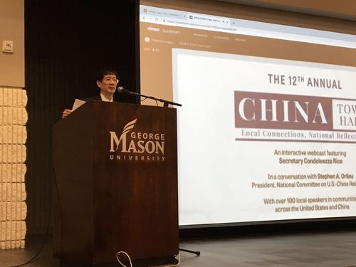 乔治梅森大学历史及艺术史系副教授张迈克尔主持分会场发言 乔治梅森大学历史及艺术史系副教授张迈克尔主持分会场发言