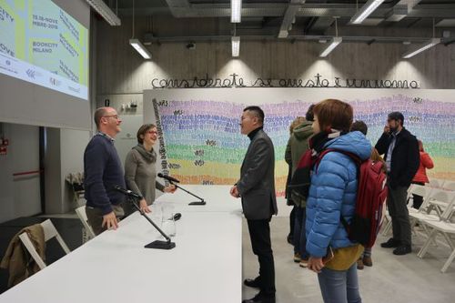 会后董院长与竺院长以及记者交流 会后董院长与竺院长以及记者交流