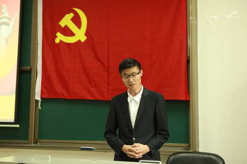 主持人宣布比赛开始 主持人宣布比赛开始