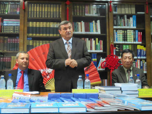 开幕式现场锡比乌大韦德娱乐务委员会主席致辞 开幕式现场锡比乌大韦德娱乐务委员会主席致辞