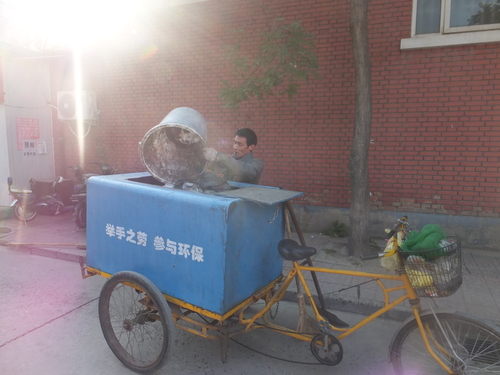 刘光明师傅倒垃圾 刘光明师傅倒垃圾